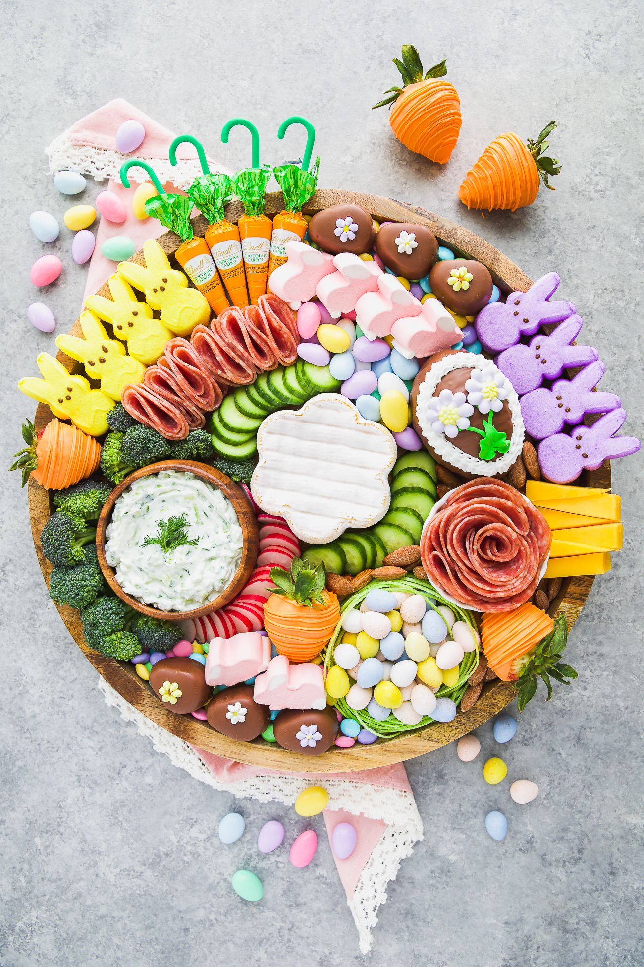 2026 Spring Dessert Charcuterie Board Trends: Edible Flowers and Seasonal Sweet Treats