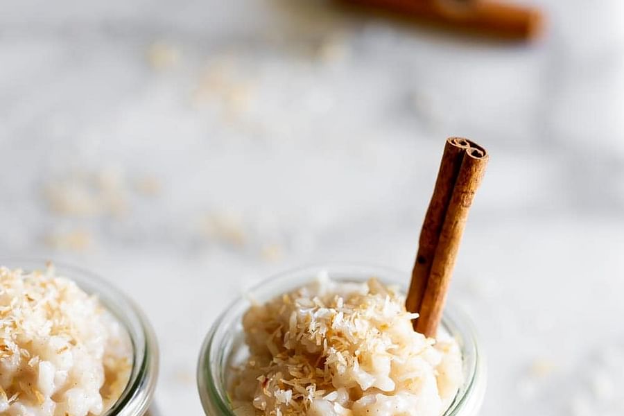 toasted coconut flakes dessert