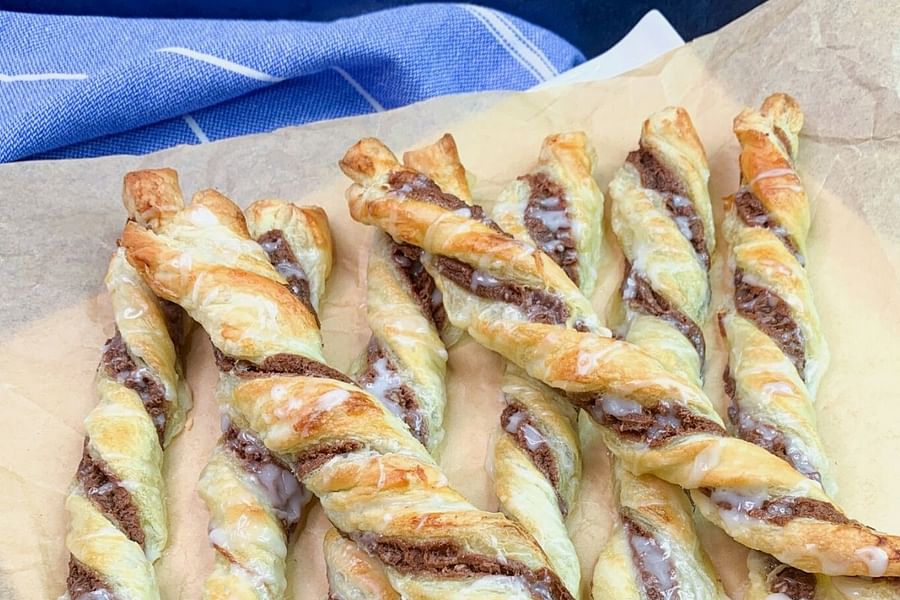 Chocolate puff pastry twist