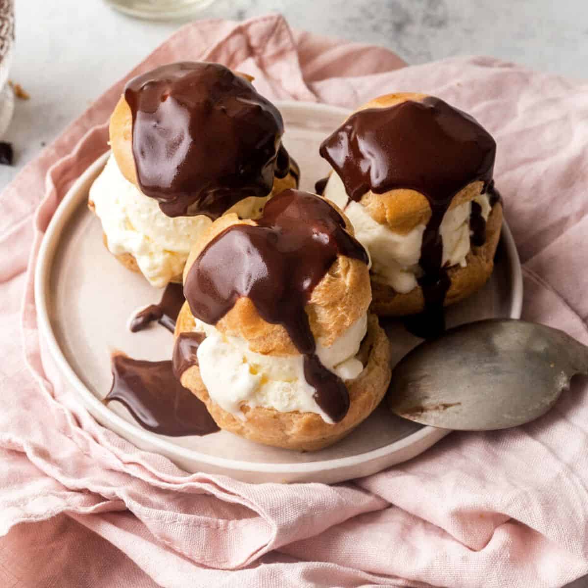 Profiteroles dessert