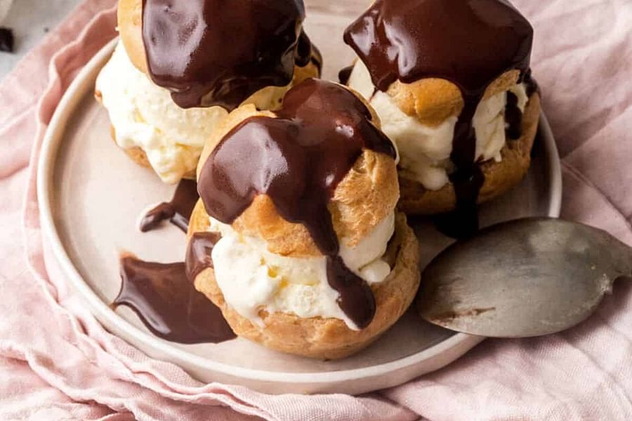 Profiteroles dessert