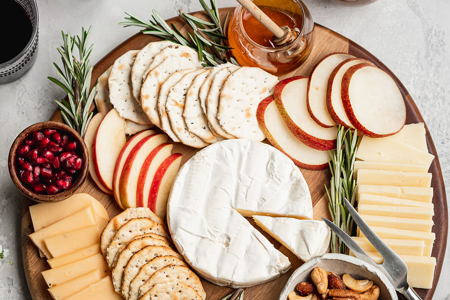 Brie cheese platter