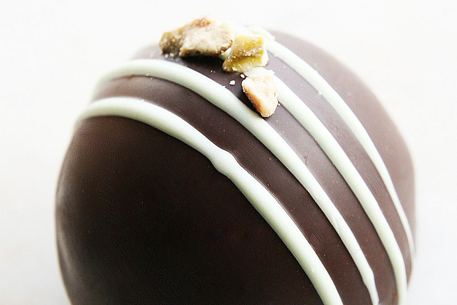 Dark chocolate and pistachios