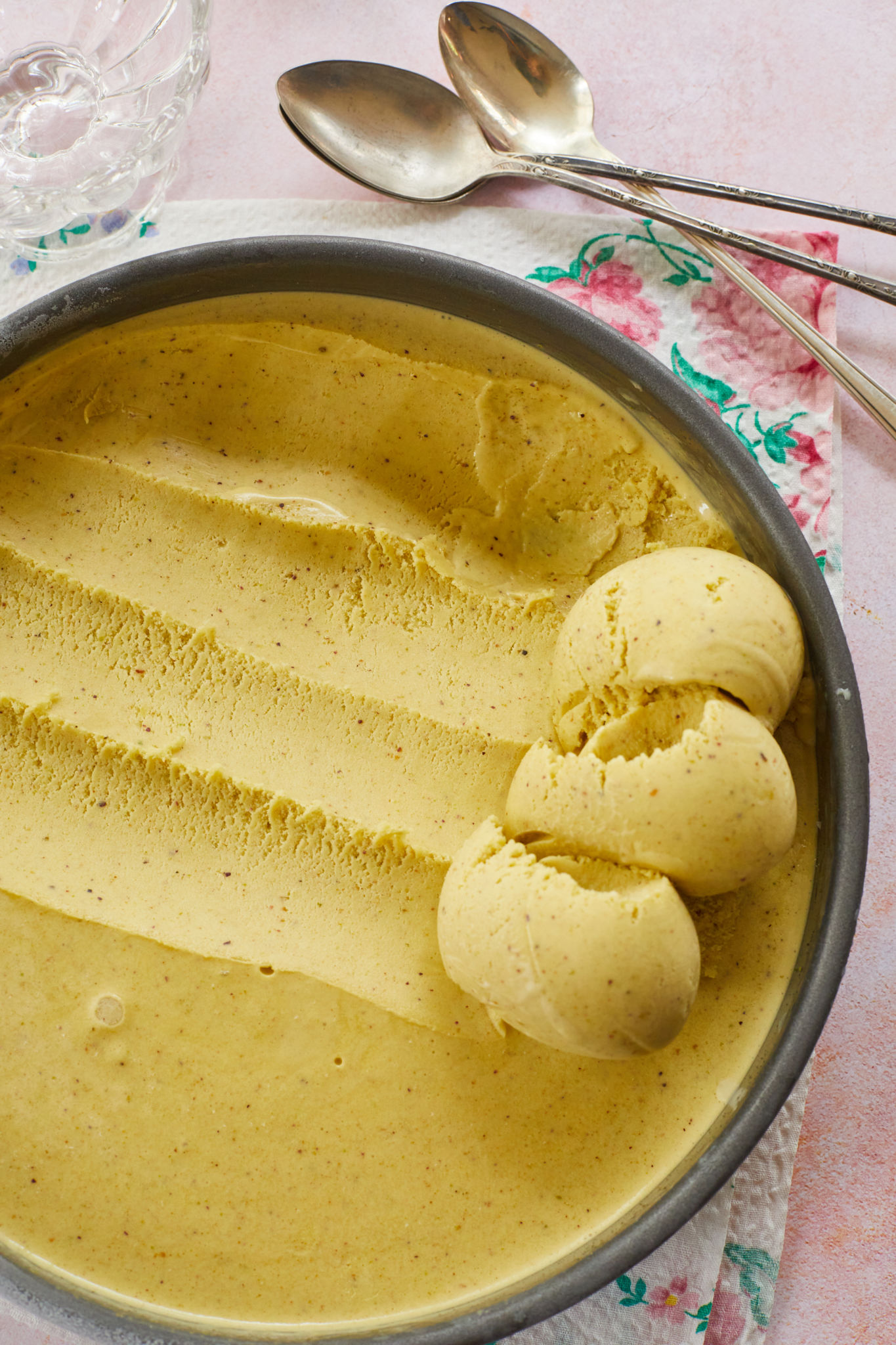 pistachio gelato dessert